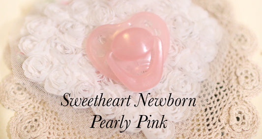 Honeybug Sweetheart Design Magnetic Dummy Pearly Pink (Newborn size)