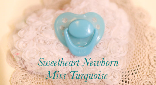 Honeybug Sweetheart Design Magnetic Dummy Miss Turquoise (Newborn size)