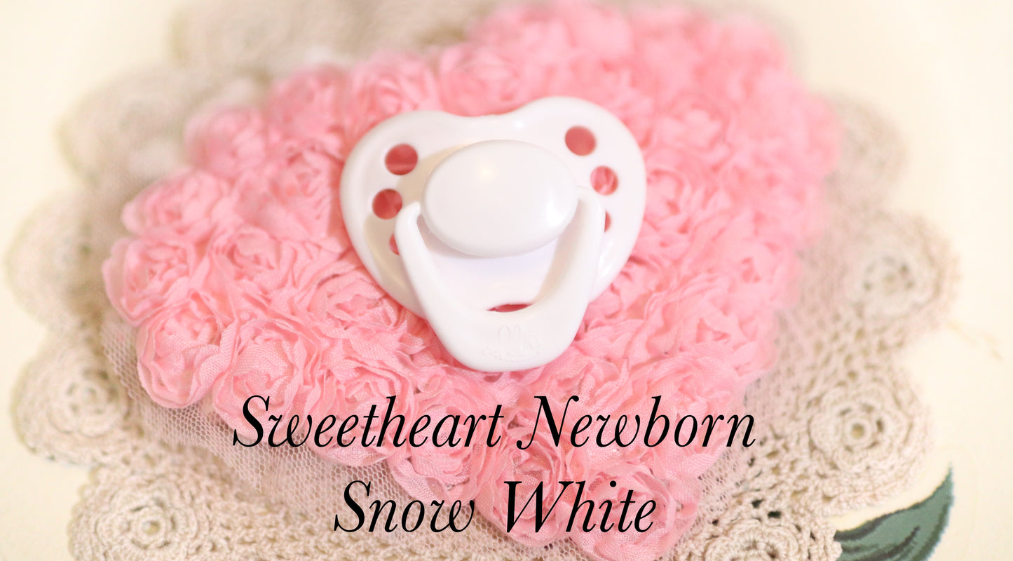 Honeybug Sweetheart Design Magnetic Dummy Snow White (Newborn size