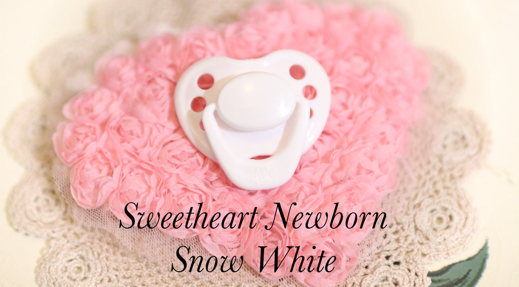 Honeybug Sweetheart Design Magnetic Dummy Snow White (Newborn size