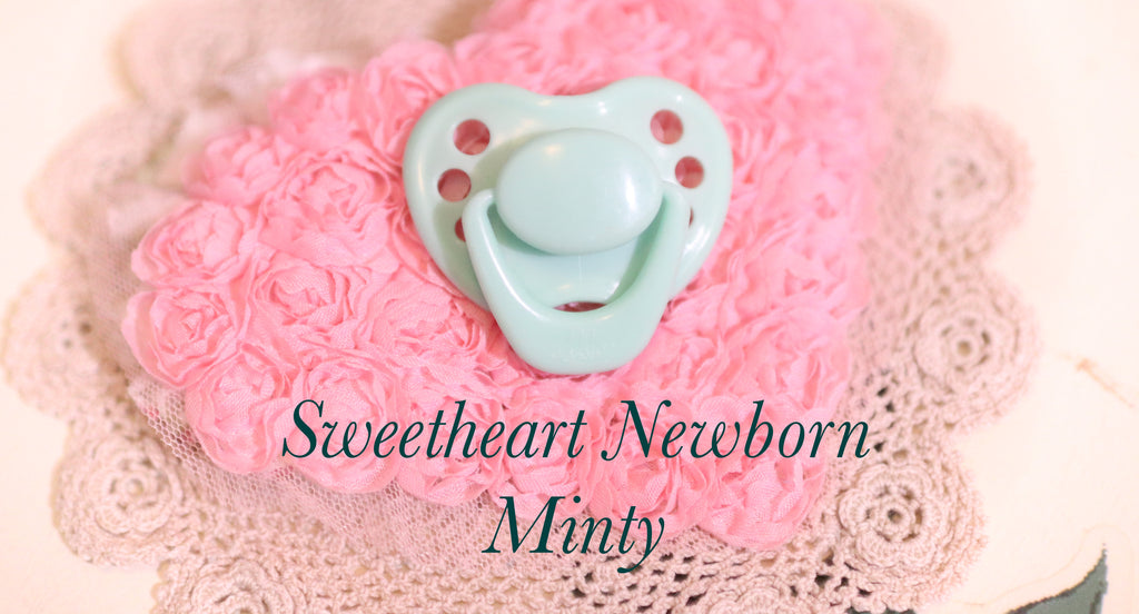 Honeybug Sweetheart Design Magnetic Dummy Minty (Newborn size)